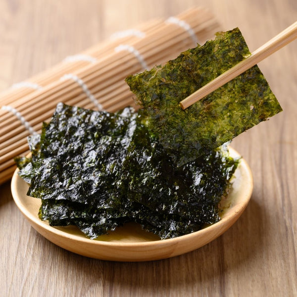 Serving suggestion of crispy avocado oil seaweed | Morish Snacks