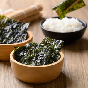 Serving suggestion of crispy shiitake seaweed | Morish Snacks